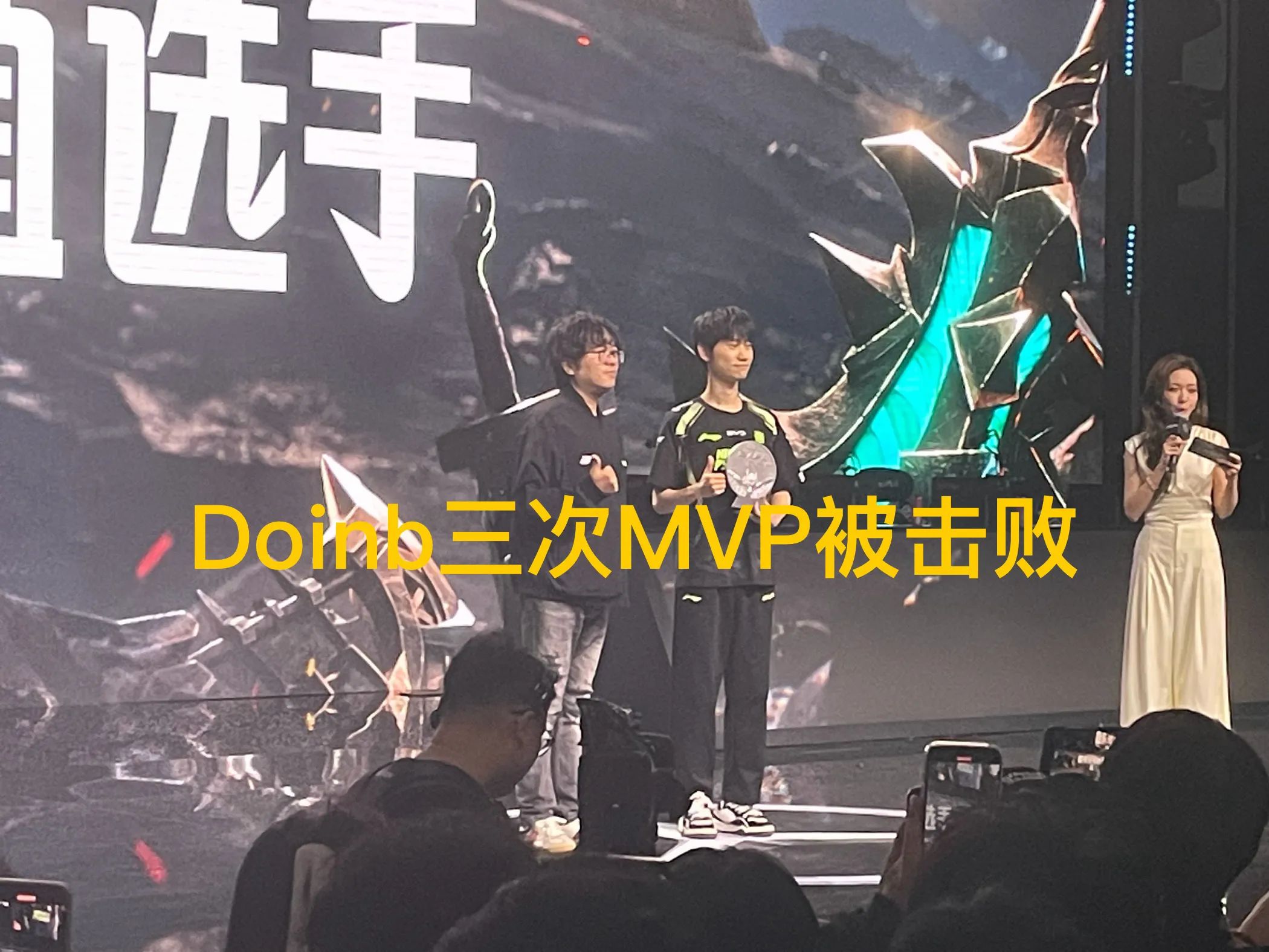 Doinb意外战胜德国队，战术调整引爆全场！赛场气氛高涨(nba2konline对抗赛q战术)