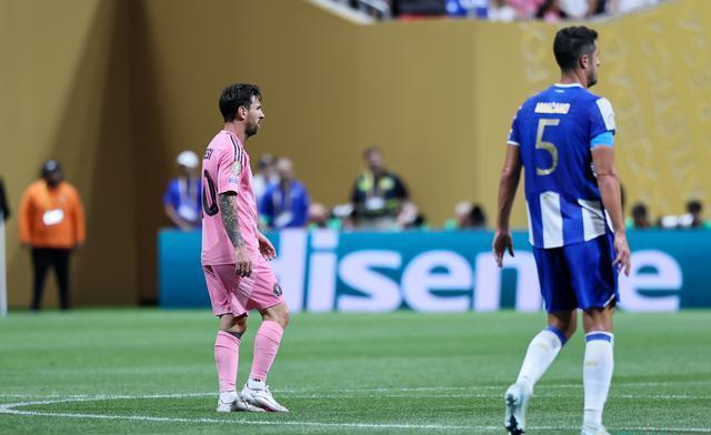 9体育-梅西官方宣布败北新规，切尔西引发争议！气势如虹延续(梅西切球)